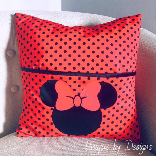 Minnie Book Cushion (40x40)