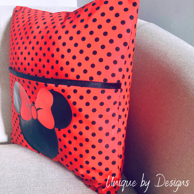 Minnie Book Cushion (40x40)